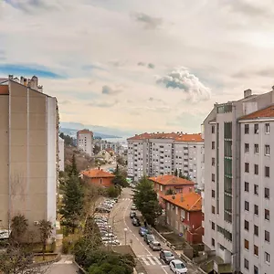 Apartman Infinity, Fiume